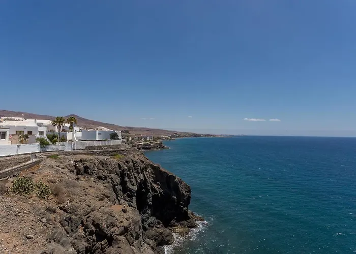 Studio Apartment With Sea View And Pool