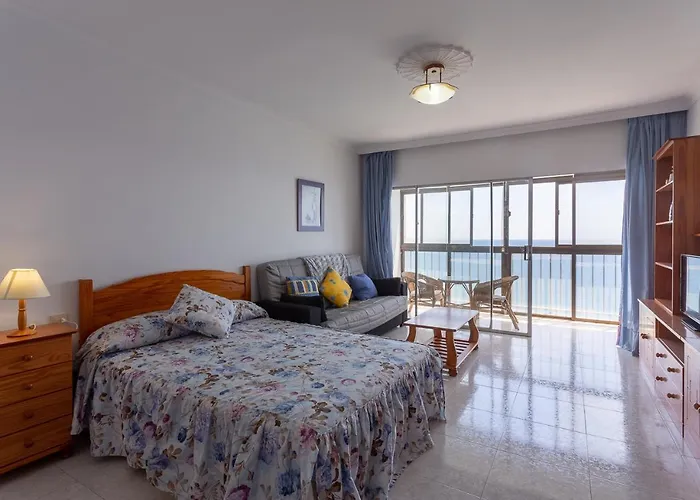 Studio Apartment With Sea View And Pool